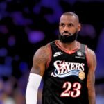 LeBron James rejoint les Philadelphia 76ers pour sa 24e saison en NBA