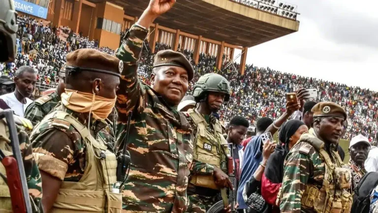Tentative de coup d'État déjouée au Niger : ce que l'on sait des affrontements à Niamey
